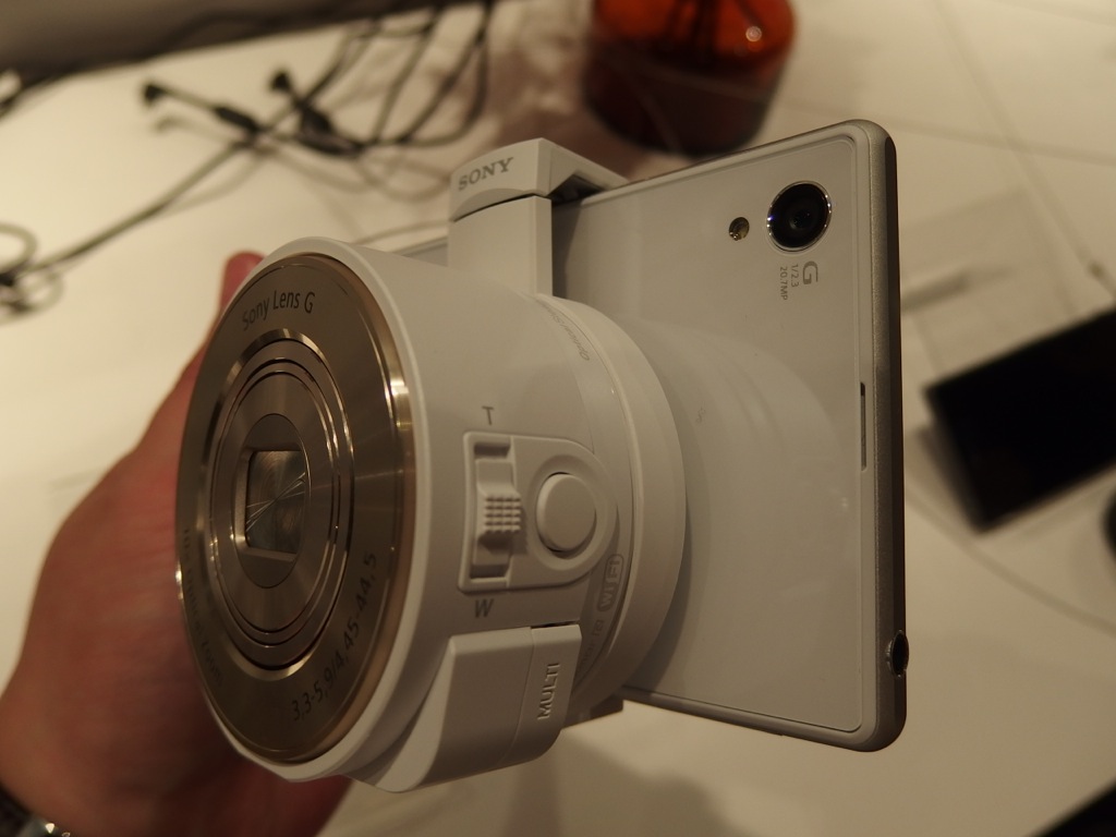 DSC-QX10