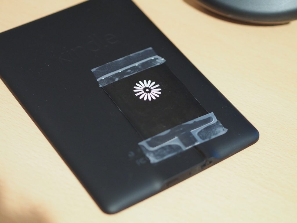 Kindle Paperwhiteをqiでワイヤレス充電対応にしたらかなり快適っぽい – Dream Seed.