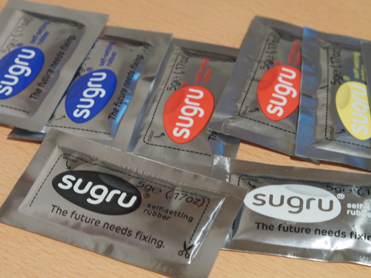 自由に造形できる硬化性のシリコンラバー Sugruを買ってみた Dream Seed 自由に造形できる硬化性のシリコンラバー Sugruを買ってみた Dream Seed