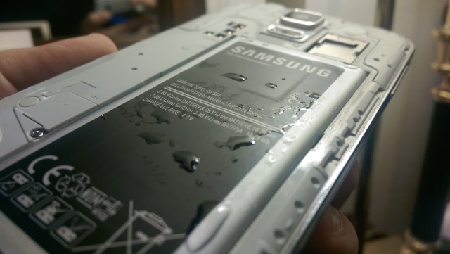 S5-water-damage-battery-640x361