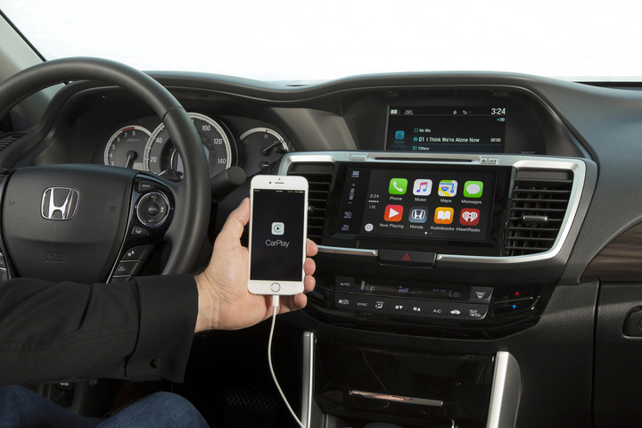 2016_Honda_Accord_with_Apple_CarPlay_2