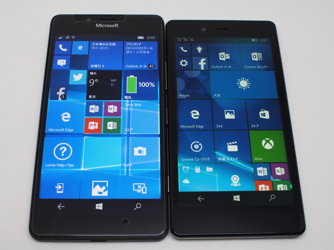 Lumia 950(左)とKATANA 02(右)