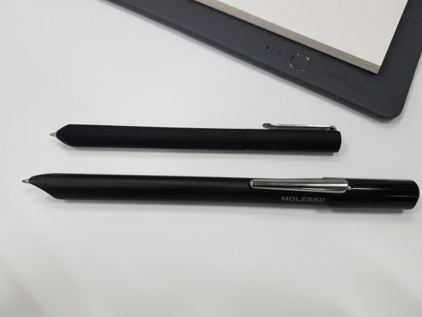 ペンはBambooスマートパッドのものが圧倒的にコンパクト。