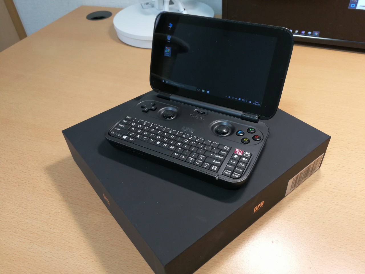 キーボード付き小型ゲーミングPC「GPD WIN」 3DS LLと同じ