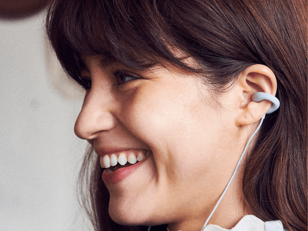耳をふさがないイヤホン、ambie sound earcuffs(アンビー サウンドイヤカフ)が販売開始 Dream Seed. 耳をふさがないイヤホン、ambie sound earcuffs(アンビー サウンドイヤカフ)が販売開始 Dream Seed.