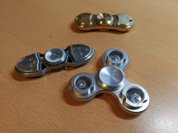 Ledが光るトライスピナーと 中二心をくすぐりそうな外観のハンドスピナーをレビュー Dream Seed