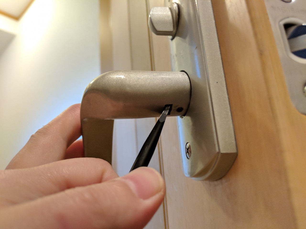 トイレのドアノブが壊れた！ 自分で修理を行うための分解と交換手順 Dream Seed.