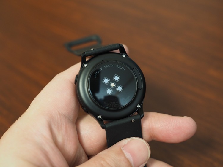 Samsungの新スマートウォッチ「Galaxy Watch Active」実機レビュー。40mm径と小型軽量でフィットネスに良さそう
