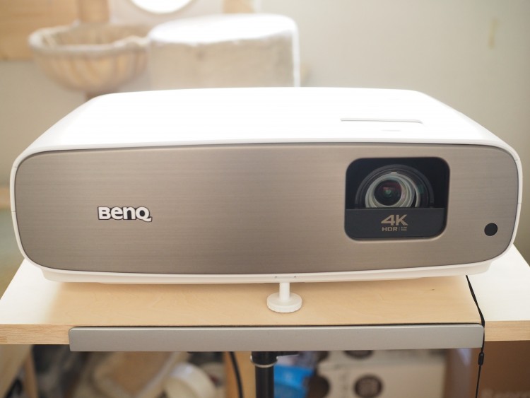 短焦点でも高画質、「BenQ HT3550」レビュー。色再現率が高い真の4K HDRプロジェクター【AD】 – Dream Seed.