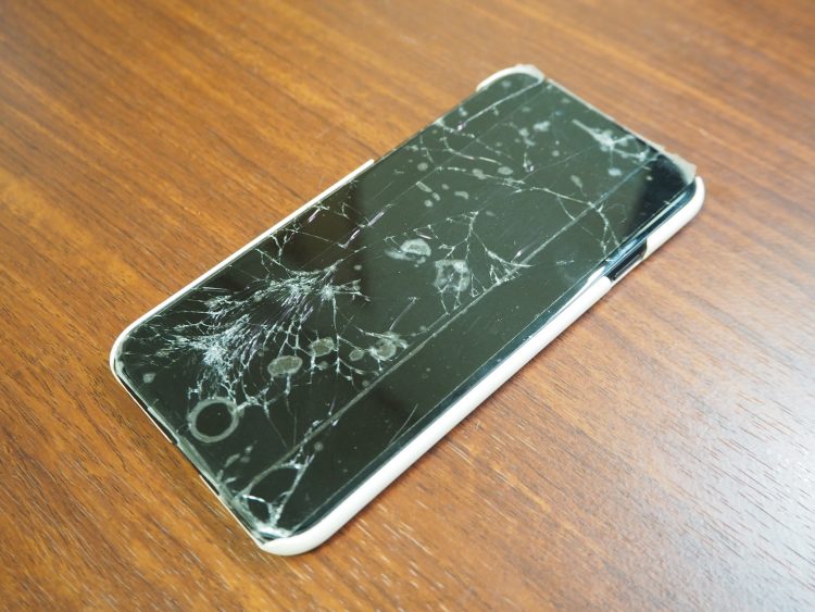 iPhone 7の割れた画面、自力で交換すれば3000円以下で修理可能 – Dream 