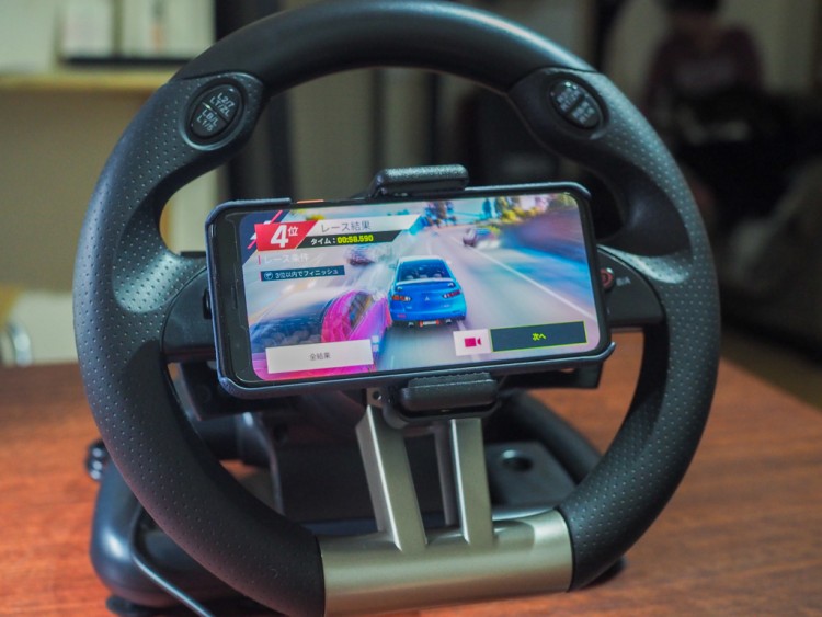 スマホだけでなくSwitchやPC、PS4でも利用できるハンコン「Serafim R1+ 